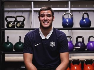 Sneak a Peek: Enzo Guebey im Gym